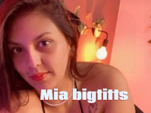 Mia_bigtitts