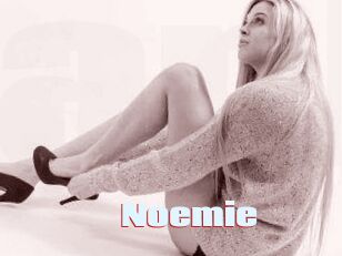 Noemie Anal Open